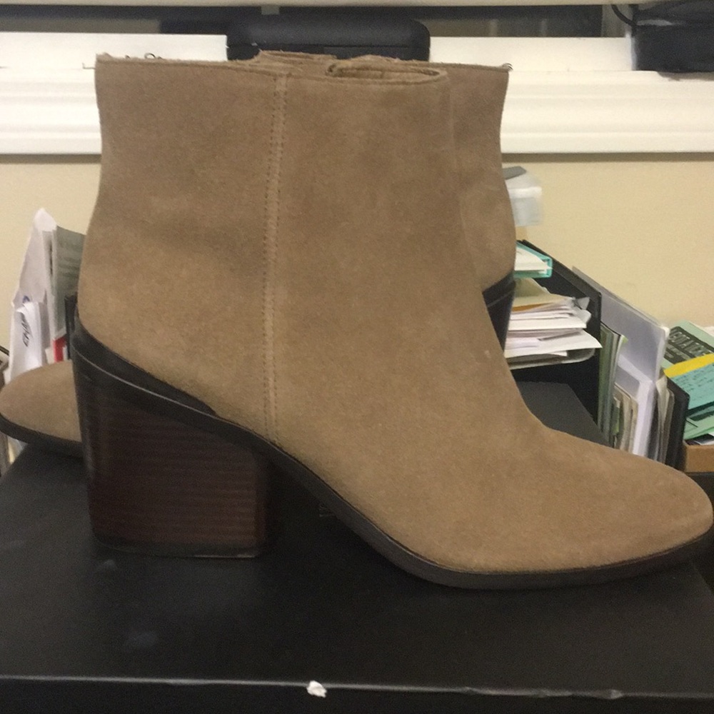VC John camuto boots